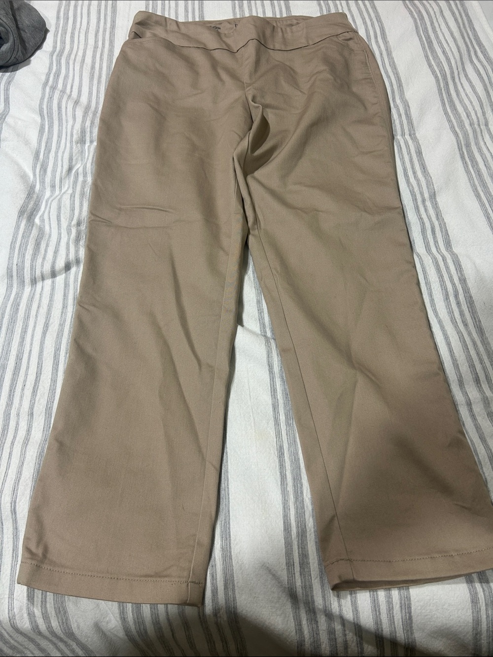🔥 Croft & Barrow women’s Straight-Leg Chinos in Taupe